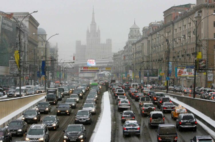 Подсчитано, сколько времени водители тратят на пробки в разных городах