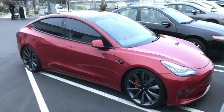 Tesla представила более быстрые и мощные версии Model 3: AWD и Performance