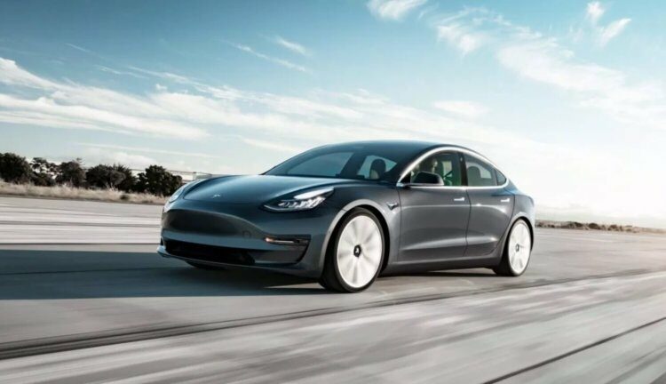 Илон Маск объявил о выпуске самой дешевой версии Tesla Model 3