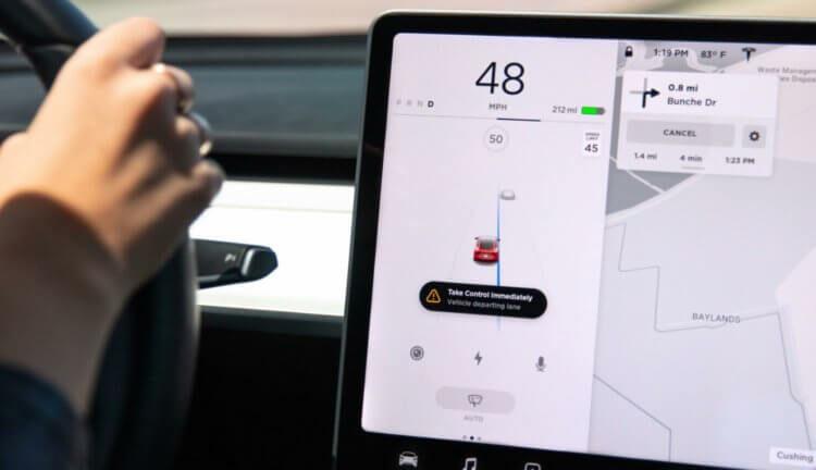 Автомобили Tesla будут реже создавать аварийные ситуации на встречной полосе